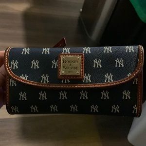Dooney & Bourke MLB NY Yankees continental clutch -READ DESCRIPTION